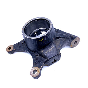 Кулак передний поворотный правый Polaris 5137478