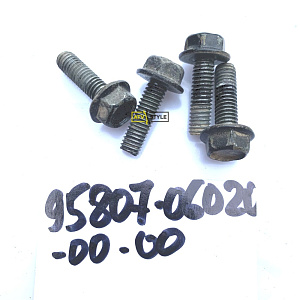 Болт с фланцем Yamaha б.у 95807-06020-00_б.у